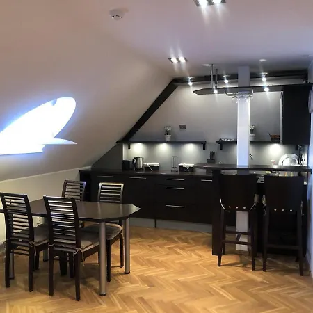 Old Town Apartment, Uus 28