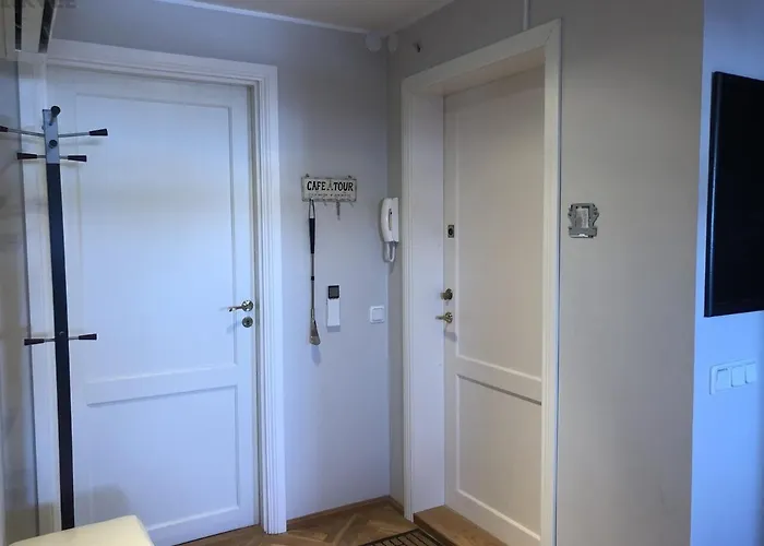 Old Town Apartment, Uus 28