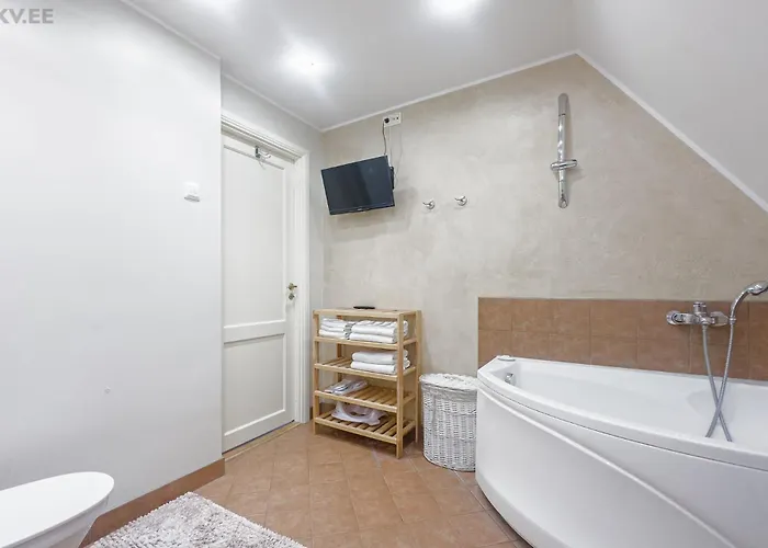 Old Town Apartment, Uus 28